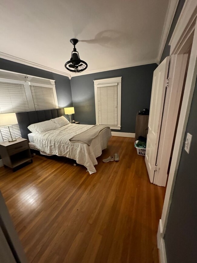 Building Photo - 2017 N Garfield St