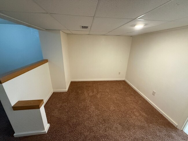 Building Photo - Beautiful 3-Level Corner Unit Townhouse with Garage