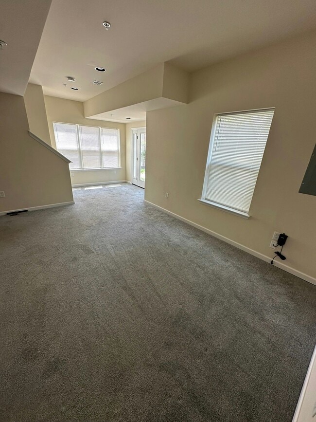 Building Photo - 124 High Pointe Dr