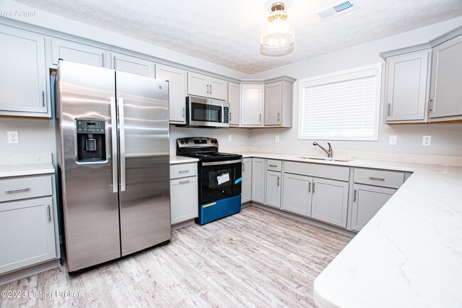 Building Photo - 500 Eagle Pointe Dr