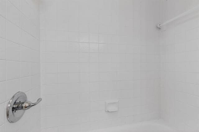 Building Photo - 913 W Rochelle Rd