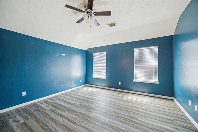 Building Photo - 9311 Sunlit Park Dr