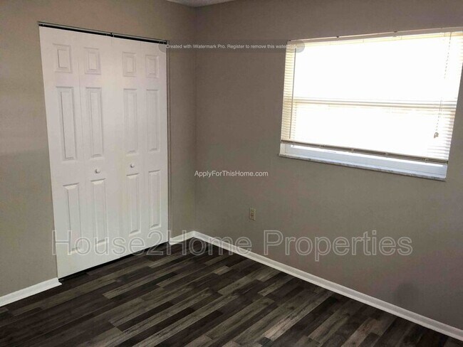 Building Photo - 1158 Brook Dr W