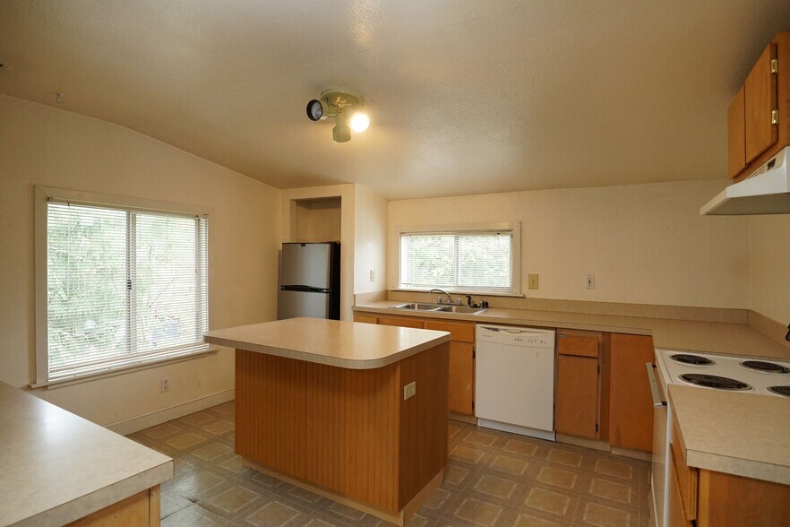 Building Photo - 4817 S Lucile St