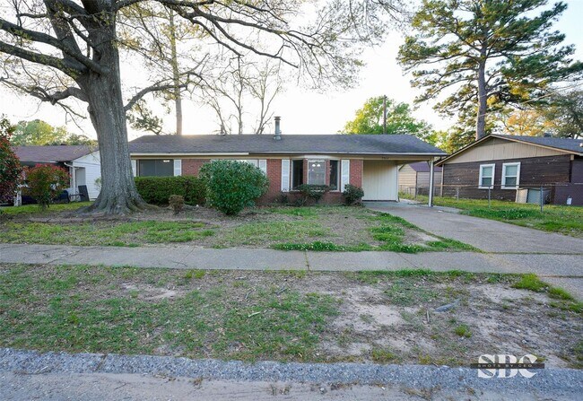 Building Photo - BIG HOME IN GARDEN VALLEY AREA OF SHREVEPORT