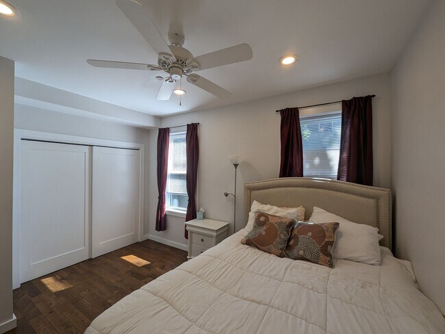 Building Photo - Stunning Home - Ludlow