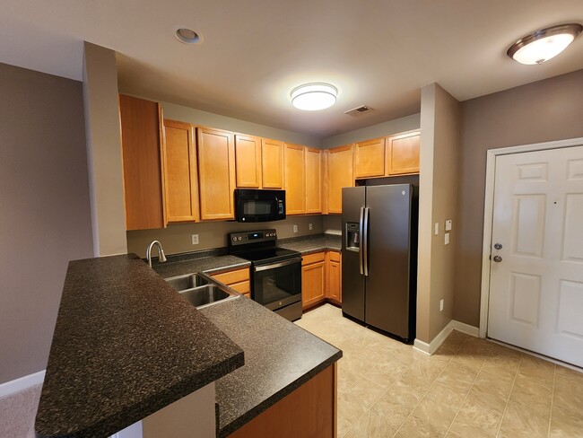 Building Photo - 7104 W Friendly Ave