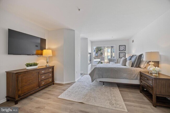 Building Photo - Luxury Townhome Living in West Conshohocken | $3,500/Month