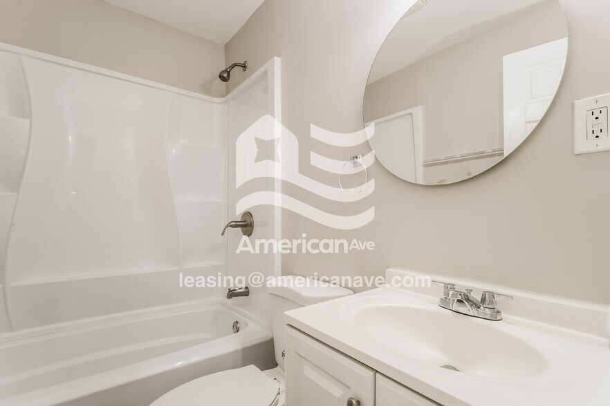 Building Photo - 8250 Royal Heights Dr