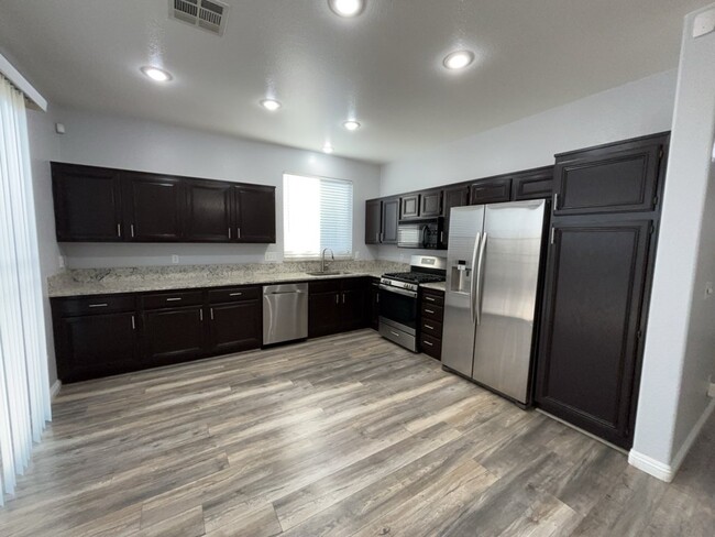 Building Photo - "Charming 2-Bed Oasis in Las Vegas: Modern...