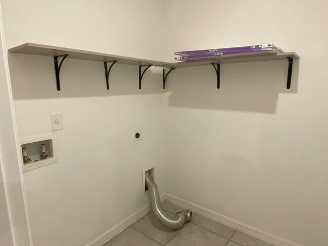 Building Photo - 3 Bedroom 2 Bath Home in Orchid Terrace fo...