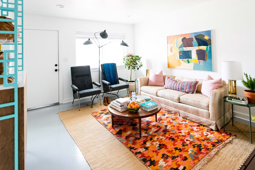 Building Photo - Flamingo