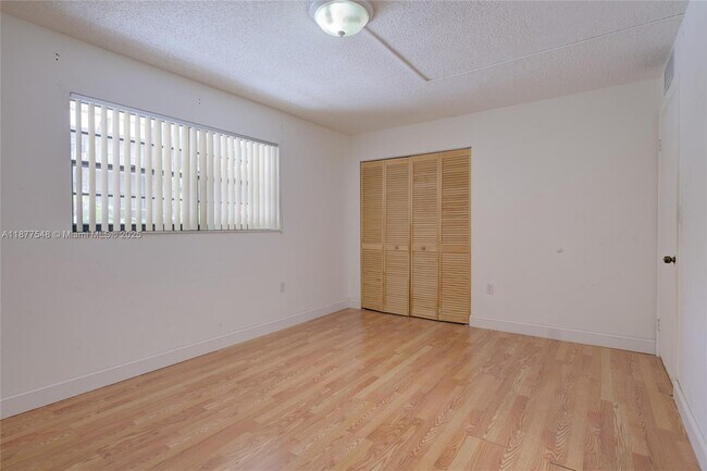 Building Photo - 10835 SW 112th Ave