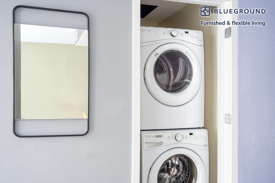 Building Photo - 690 Long Bridge St