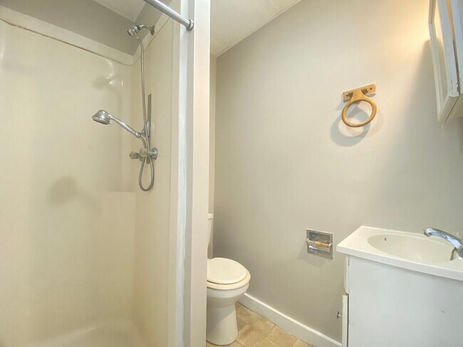 Building Photo - 7 Commercial St