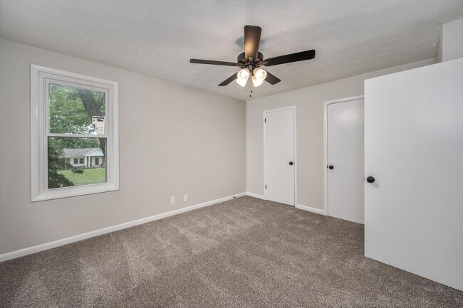 Building Photo - 2212 Cabin Hill Rd