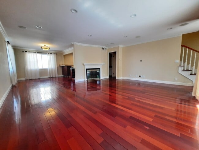 Building Photo - 7955 Vía Latina