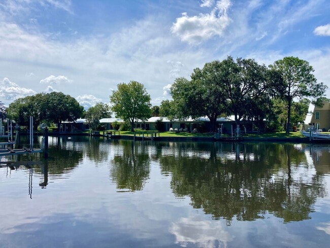 Building Photo - Completely remodeled waterfront condo!