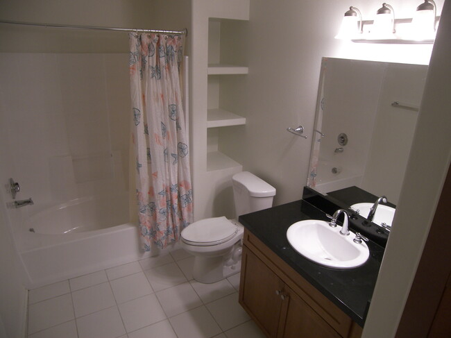 bathroom - 360 W Ave 26