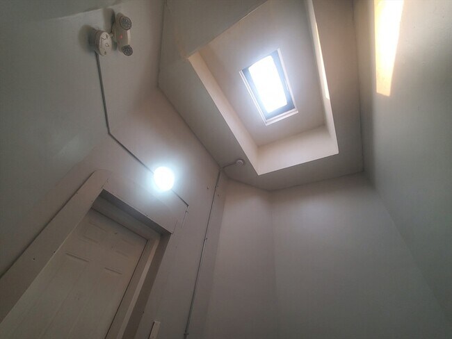 Building Photo - 620 Dudley St