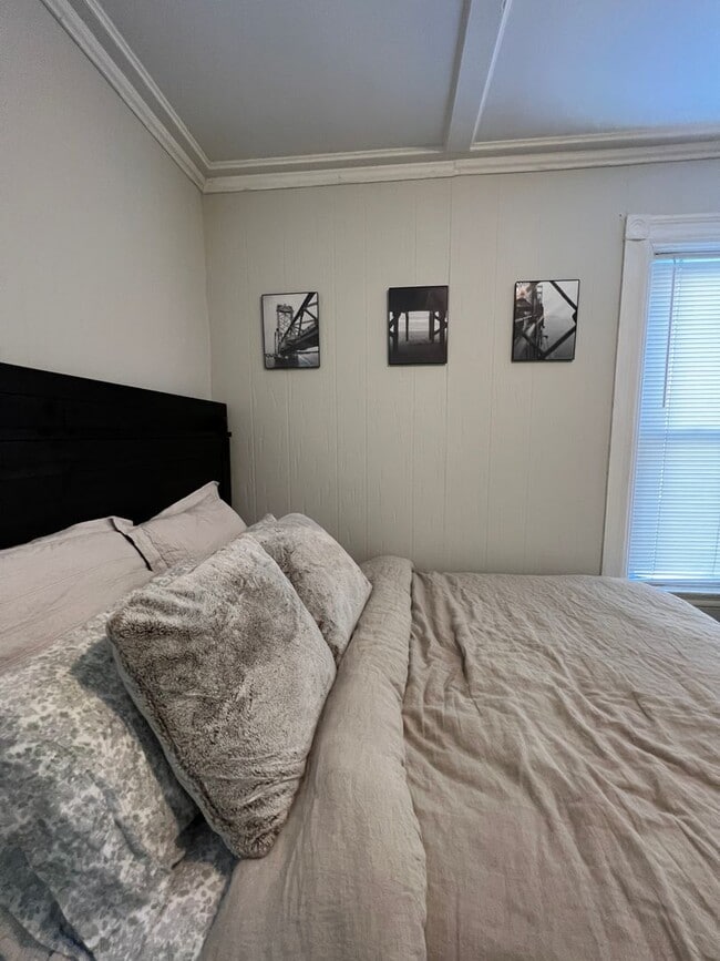 Building Photo - 381 Highland Ave