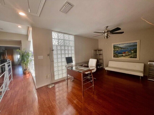 Building Photo - 1127 Boca Cove Ln
