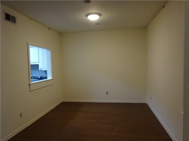 Building Photo - Close to Campus Great Room-Mate Layout