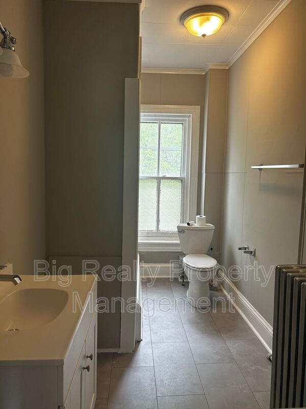 Building Photo - 262 Beech St