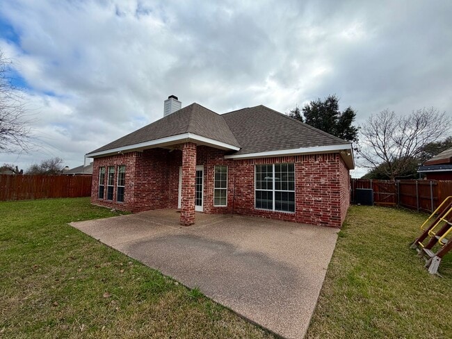 Building Photo - Spacious 3 Bed / 2 Bath Home in Midway ISD