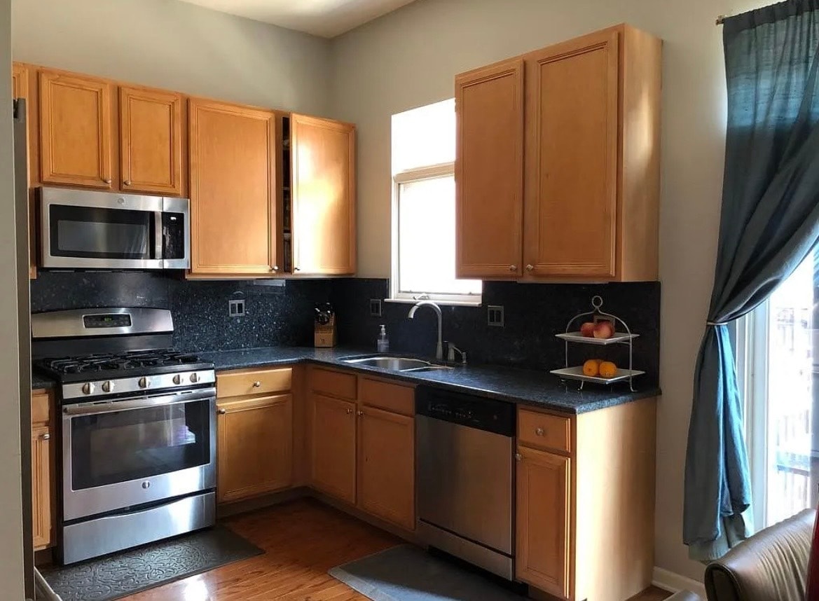 Building Photo - 842 W 15th Pl