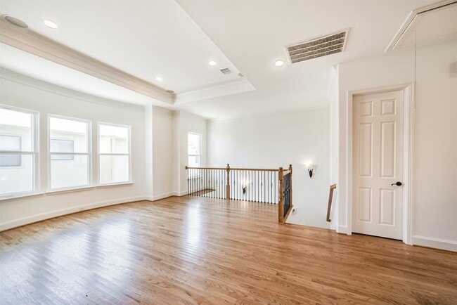 Building Photo - 312 Grove St