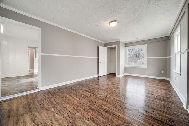 Building Photo - 312 W Schell St