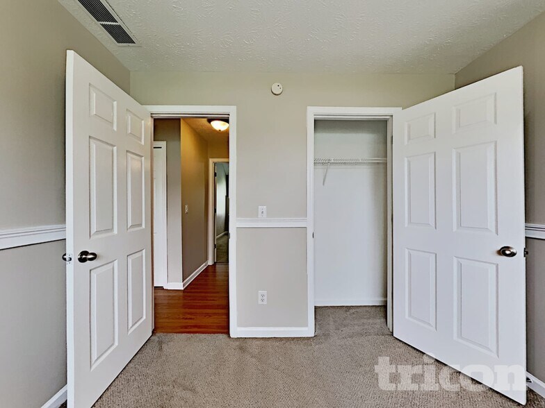 Building Photo - 195 Falcon Ridge Dr