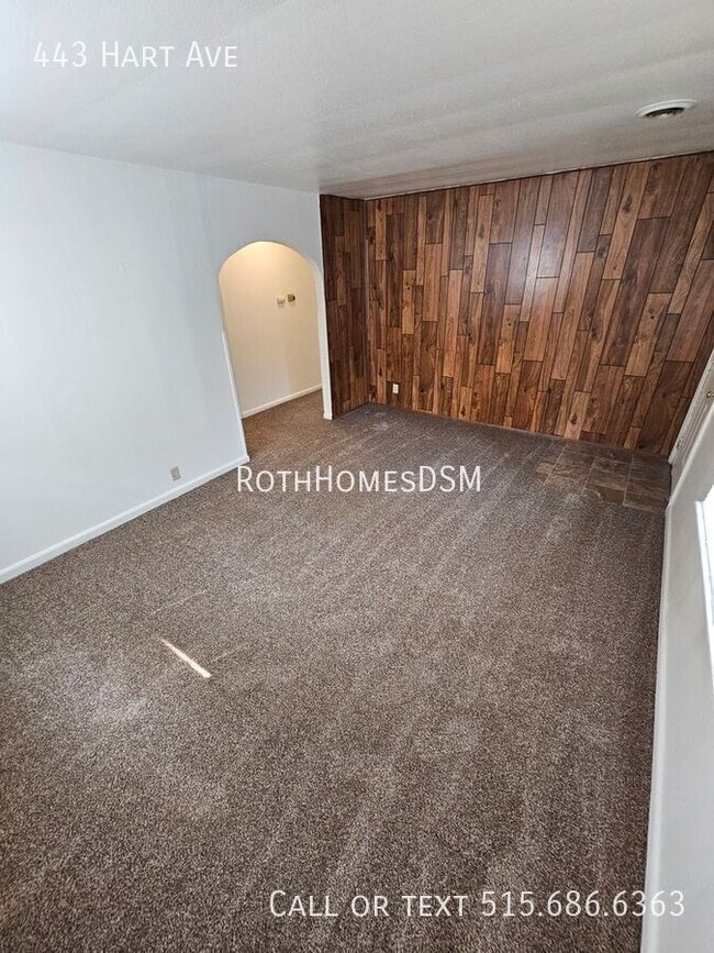 Building Photo - 443 Hart Ave