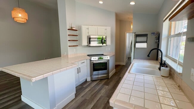 Building Photo - 5465 Grande Palm Cir