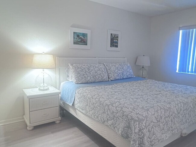 Building Photo - 2BR/2BA Condo on the Gulf in MacArthur Beach
