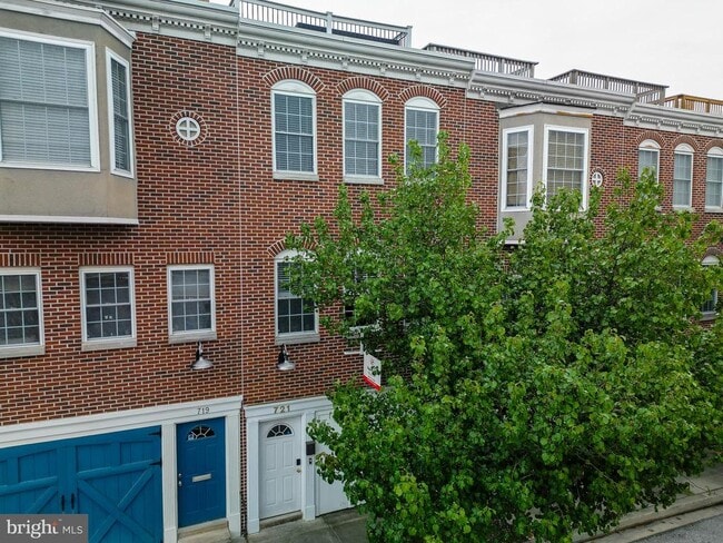 Building Photo - 721 S Streeper St