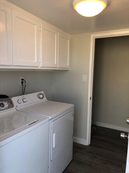 Building Photo - 3357 Madison St