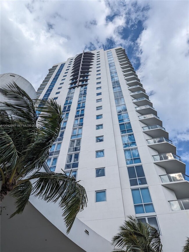 Building Photo - 17111 Biscayne Blvd
