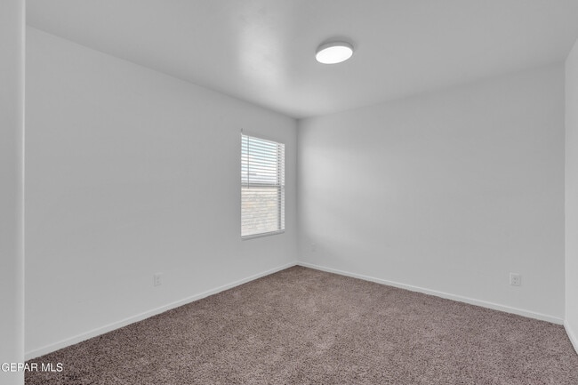 Building Photo - 13095 Emerald Hls Ave