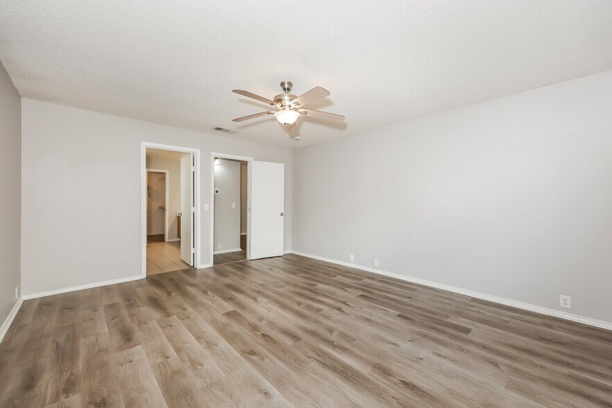 Building Photo - 833 Lariat Dr