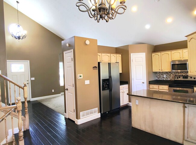 Building Photo - Great 4 Bd 3 Bath Home in Draper