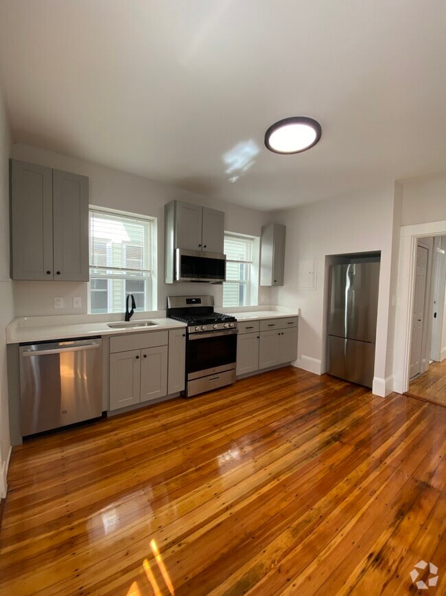 Building Photo - 10 Clary St