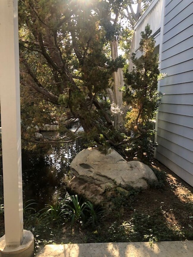 Building Photo - Remodeled 2-Bed, 2-Bath Condo with Garage ...