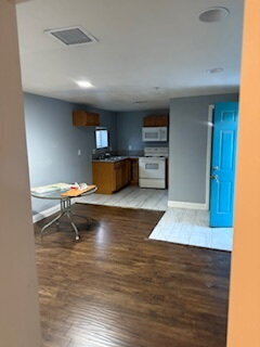 Building Photo - Just minutes away from Fremont St. Experience