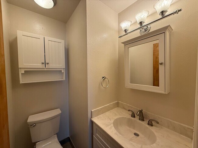 Building Photo - Beautiful 4 bed 2.5 bath Edmonds, WA. $3850/mo.