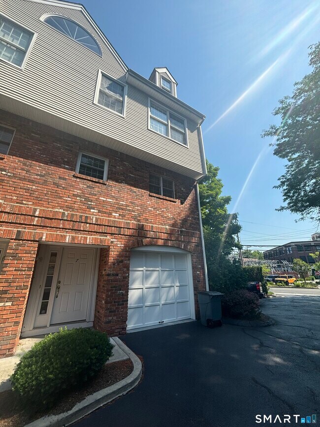 Building Photo - 150 Prospect St