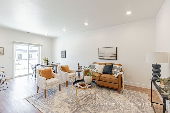 Building Photo - Darling 3 Bed 2.5 bath townhome in Sugar City, ID - with monitored Home Security System included ...