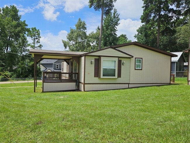 Building Photo - 16974 Balmoral St