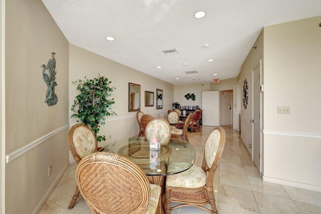 Building Photo - 3870 N Hwy A1A